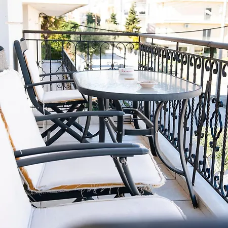 Quiet Apartment Close To The Center Of Trikala Esterno foto